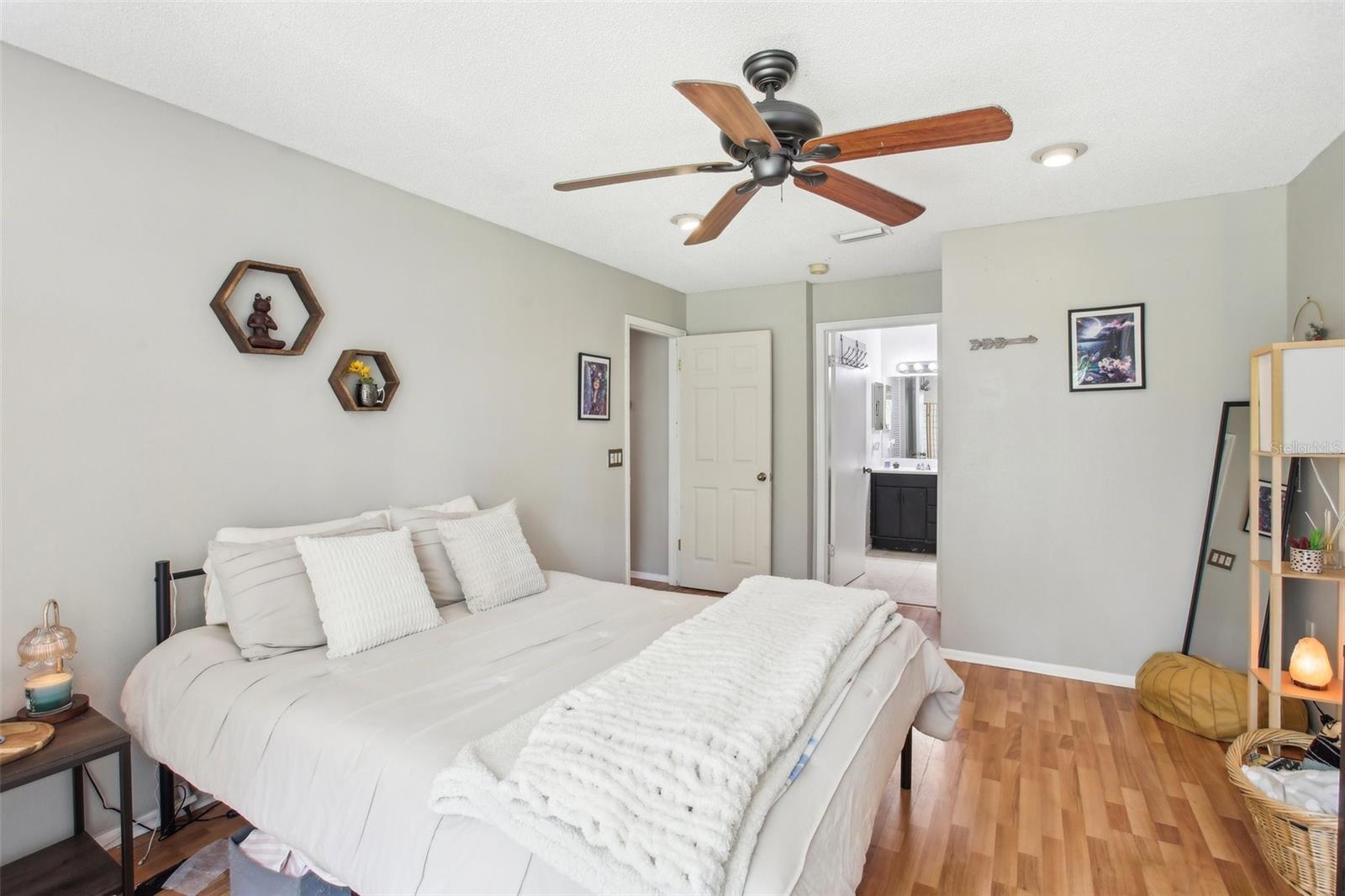 Image 27 of 68 For 9481 Highland Oak Drive 1616
