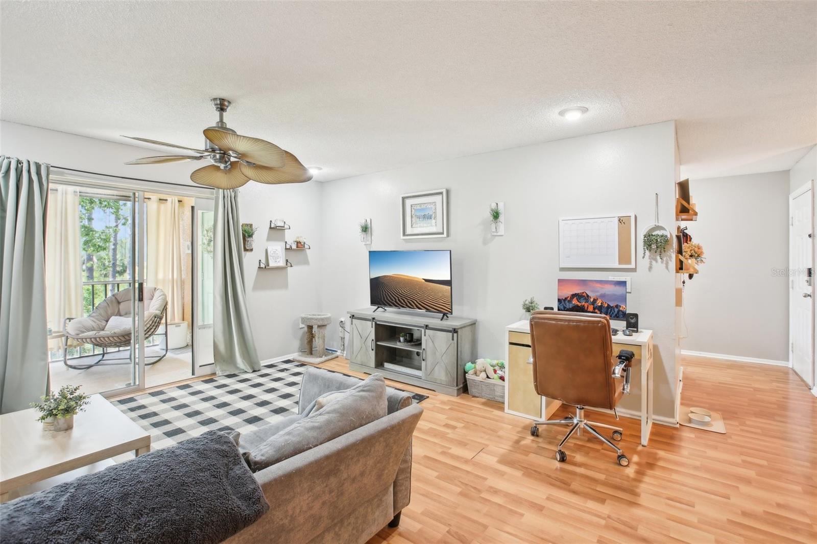 Image 4 of 68 For 9481 Highland Oak Drive 1616