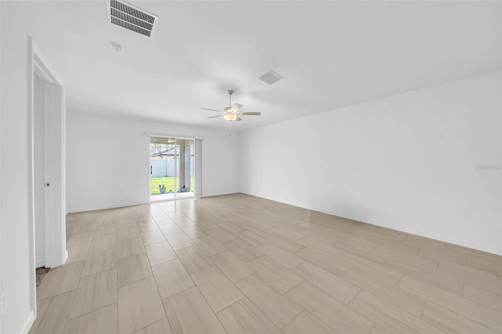 Image 13 of 43 For 22196 Calisto Way