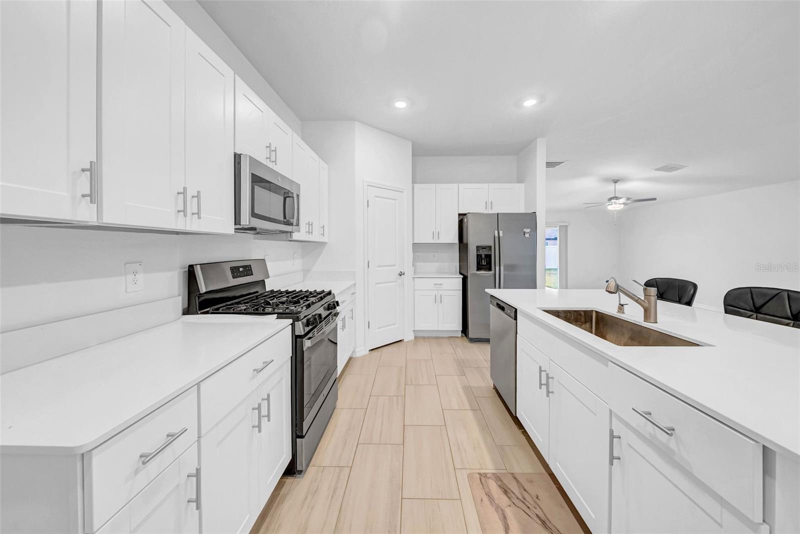 Image 20 of 43 For 22196 Calisto Way