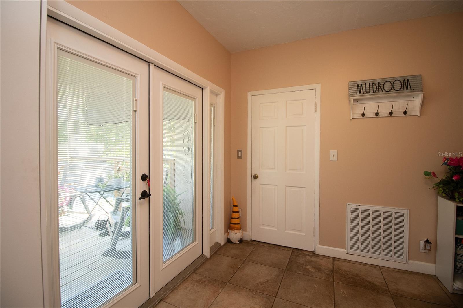 Image 4 of 41 For 2132 40th Avenue N