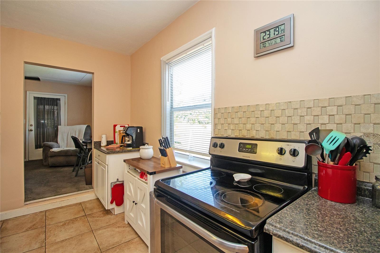 Image 7 of 41 For 2132 40th Avenue N