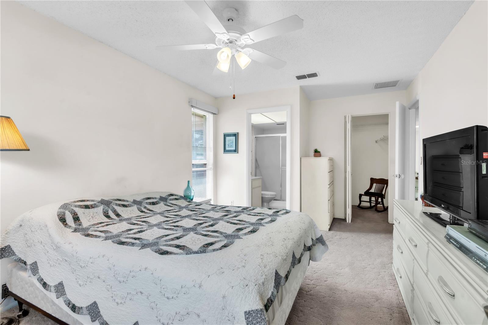Listing photo id 11 for 2241 Shelly Drive D