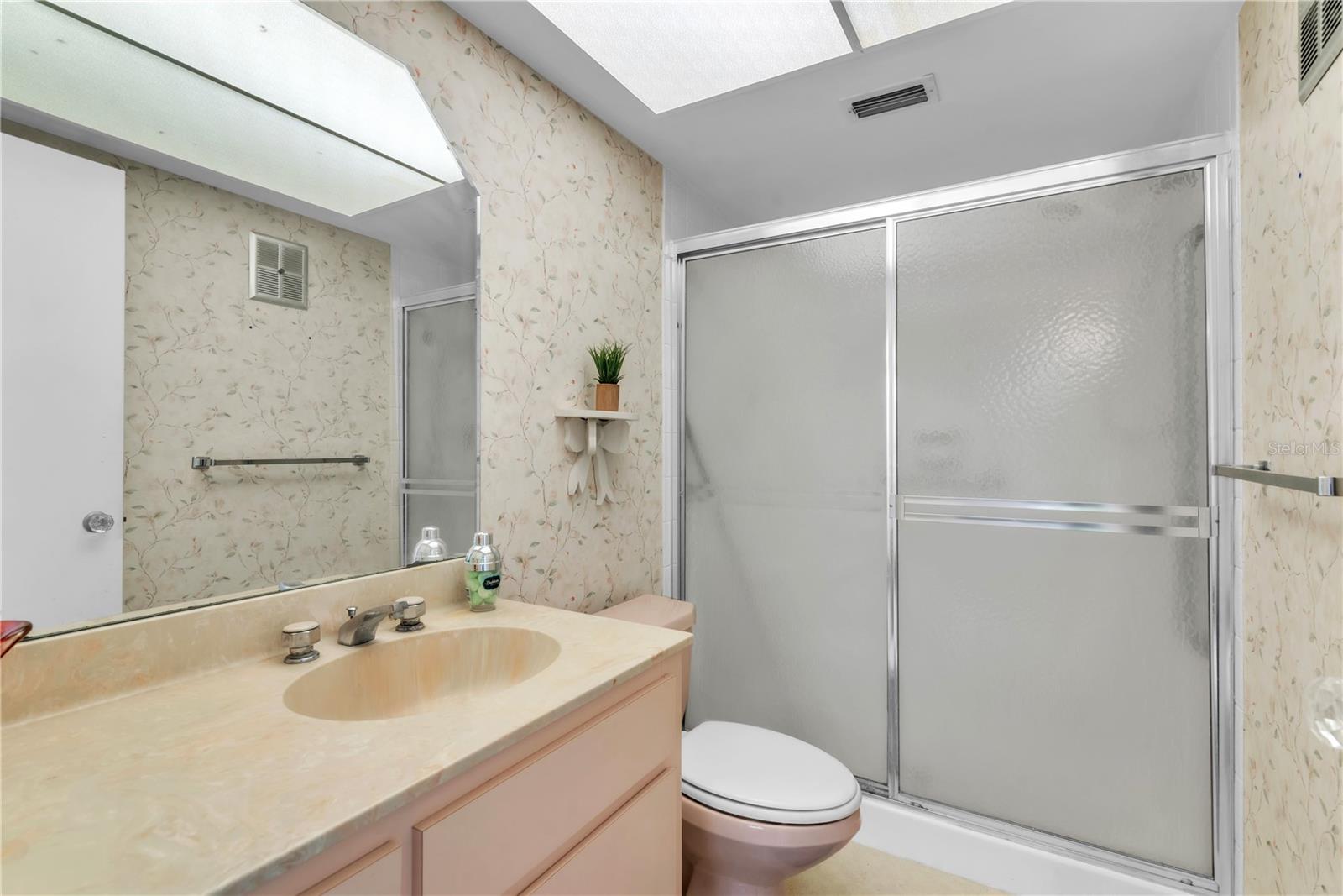 Listing photo id 13 for 2241 Shelly Drive D