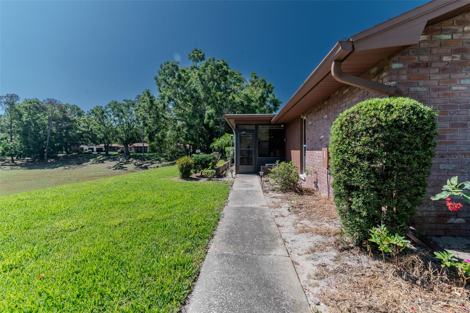 Listing photo id 17 for 2241 Shelly Drive D