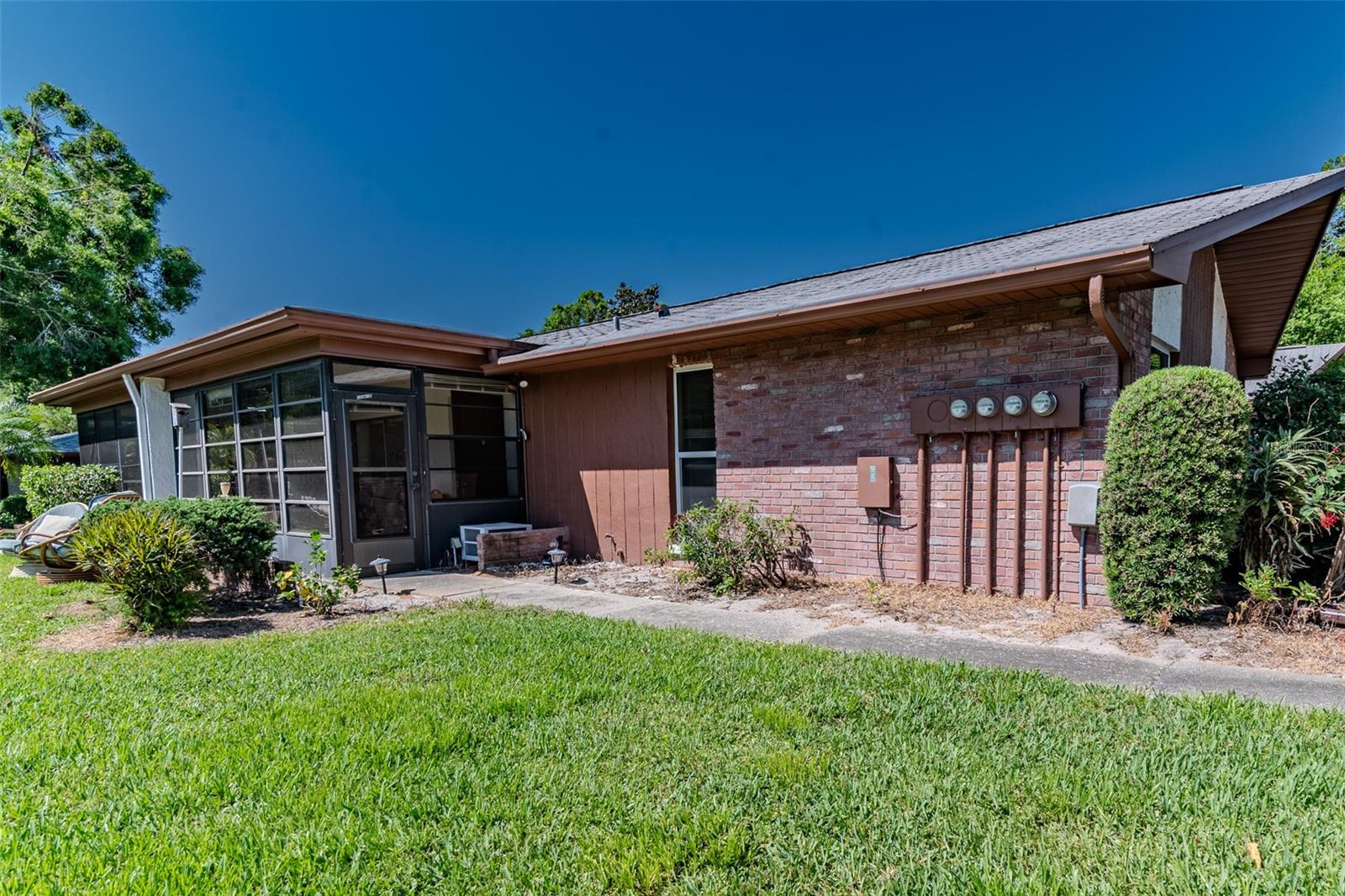 Listing photo id 19 for 2241 Shelly Drive D