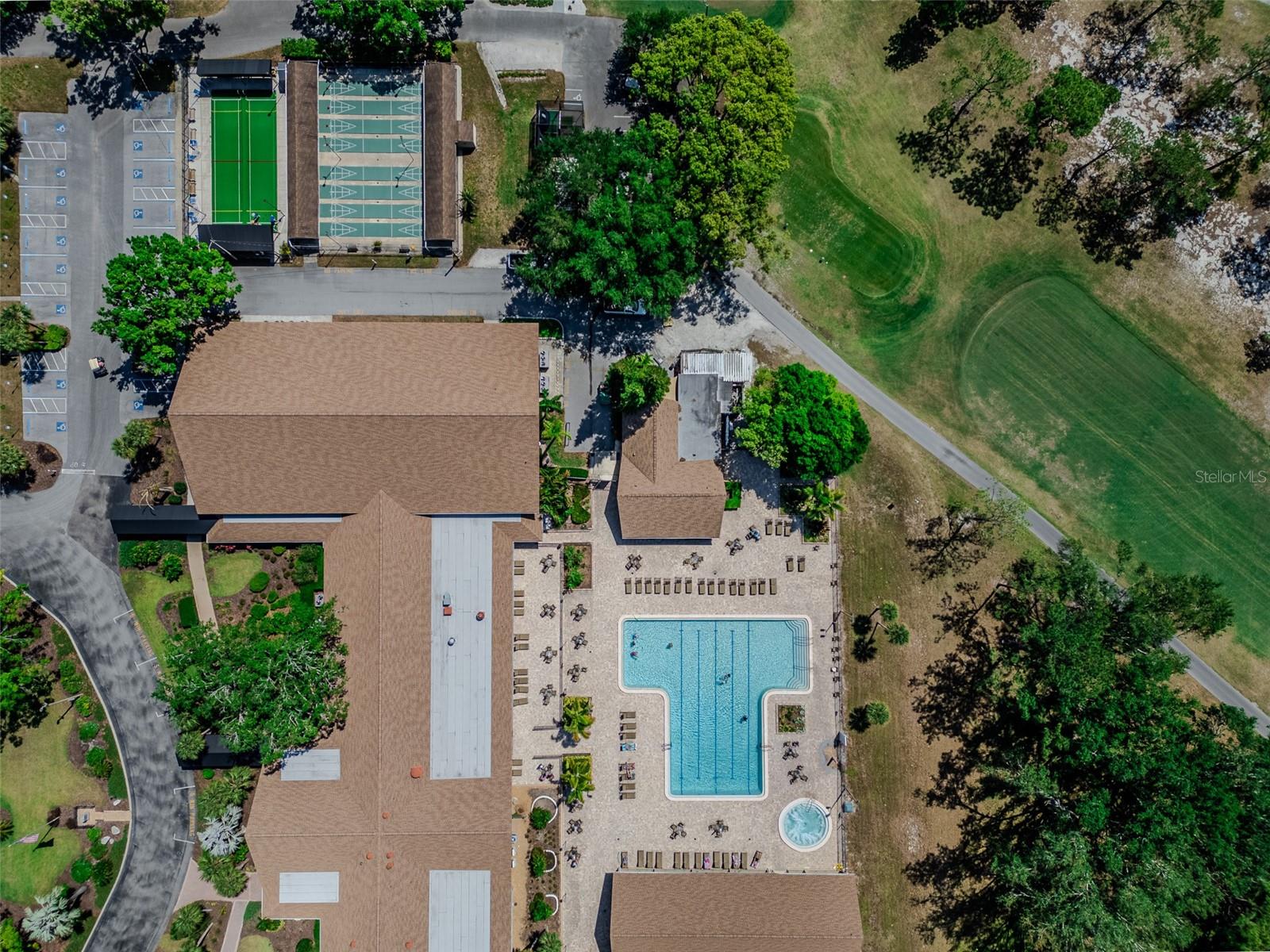 Listing photo id 28 for 2241 Shelly Drive D