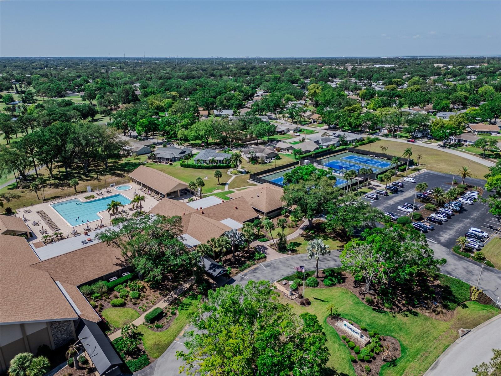 Listing photo id 32 for 2241 Shelly Drive D