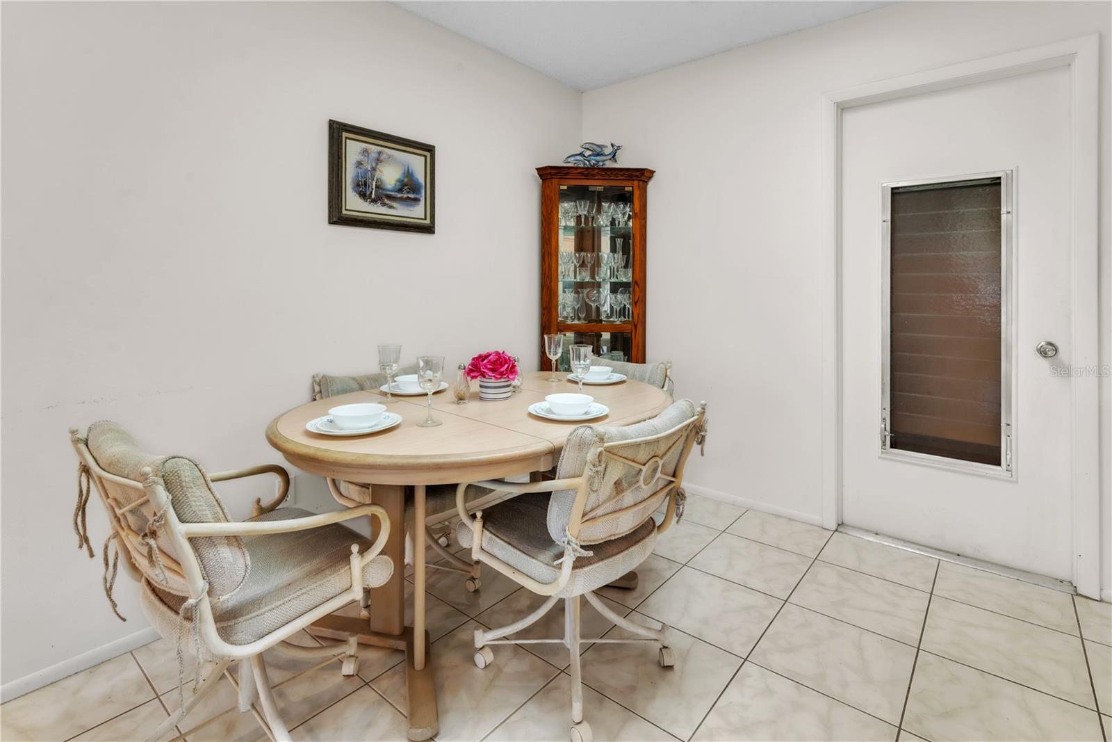 Listing photo id 2 for 2241 Shelly Drive D