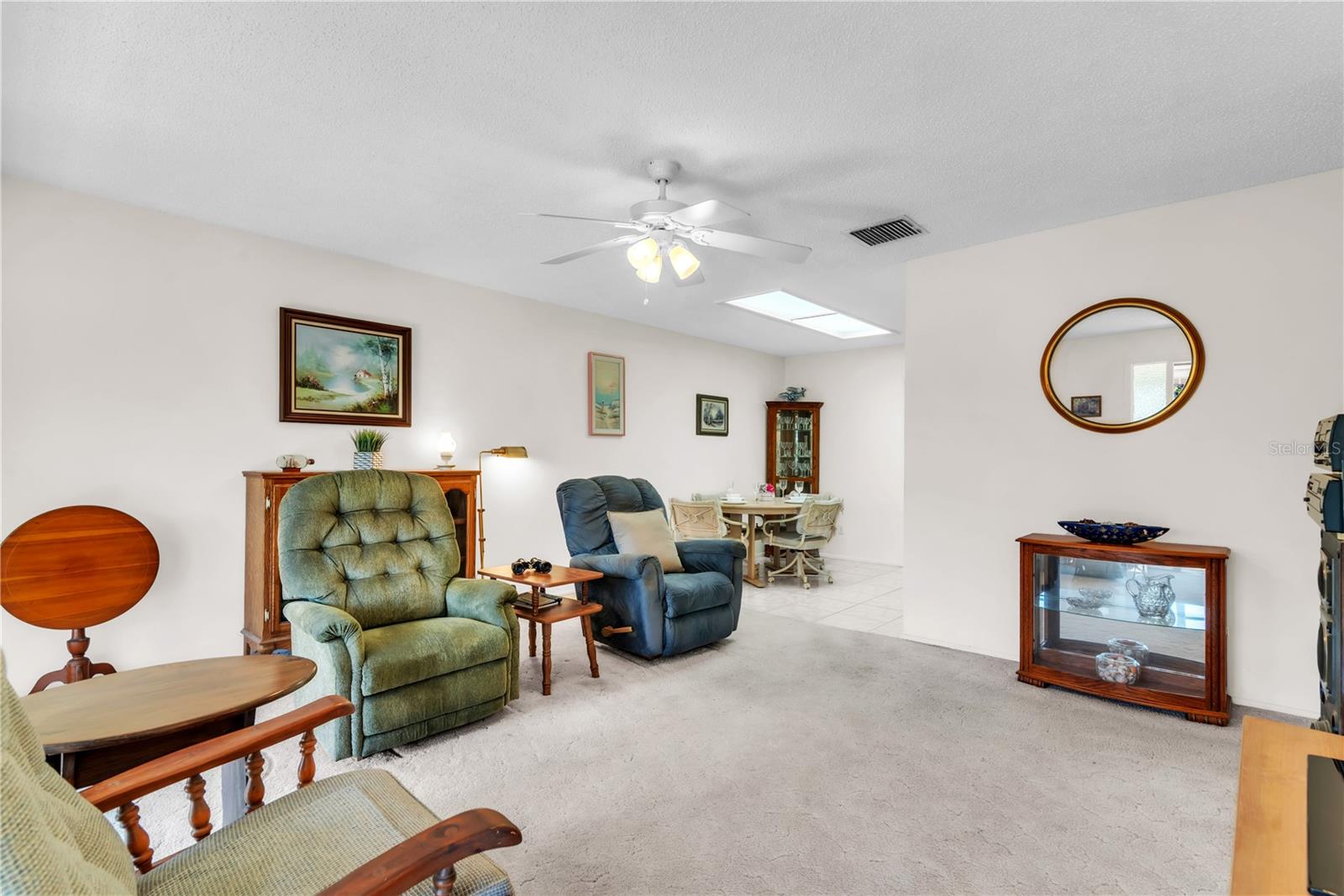 Listing photo id 3 for 2241 Shelly Drive D
