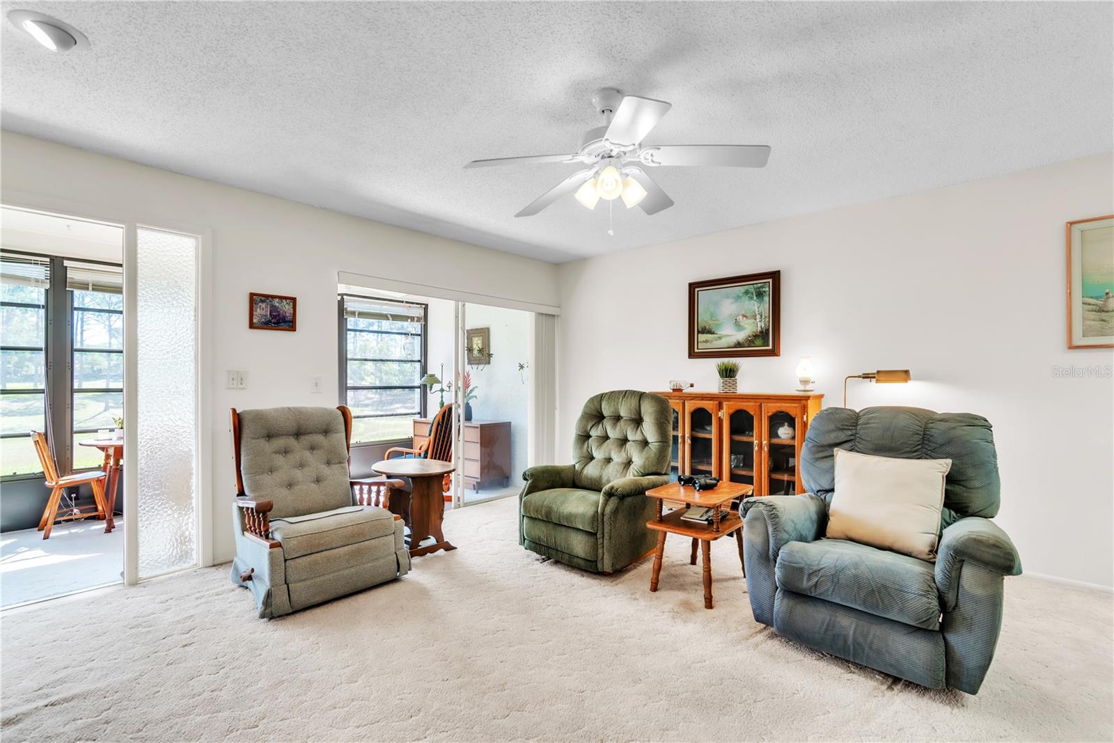 Listing photo id 4 for 2241 Shelly Drive D