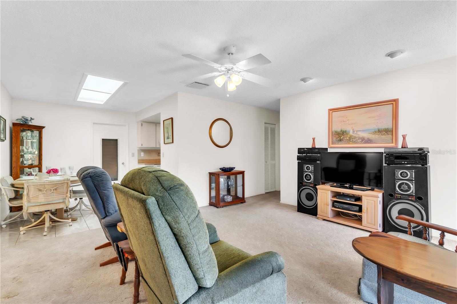 Listing photo id 5 for 2241 Shelly Drive D