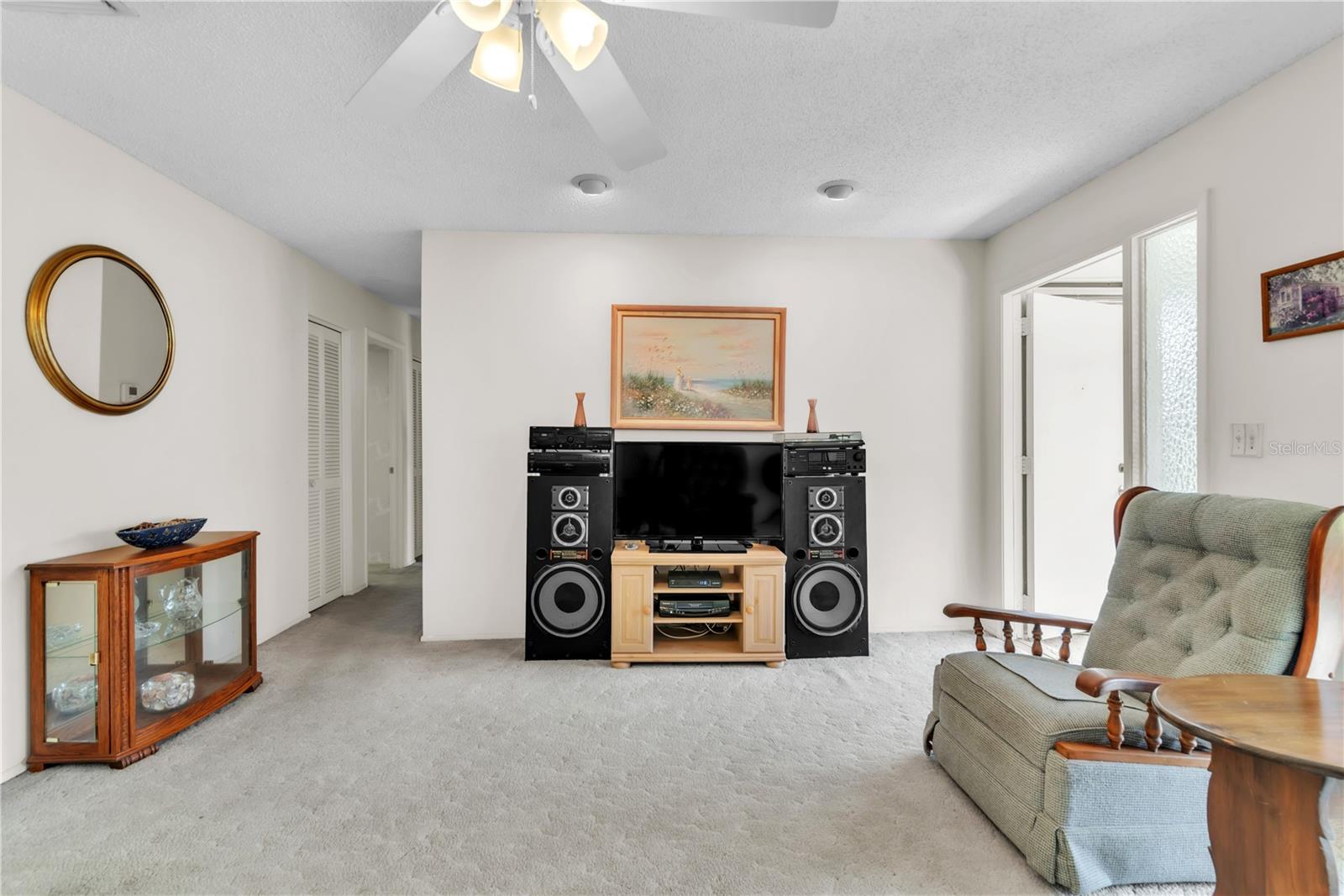 Listing photo id 6 for 2241 Shelly Drive D