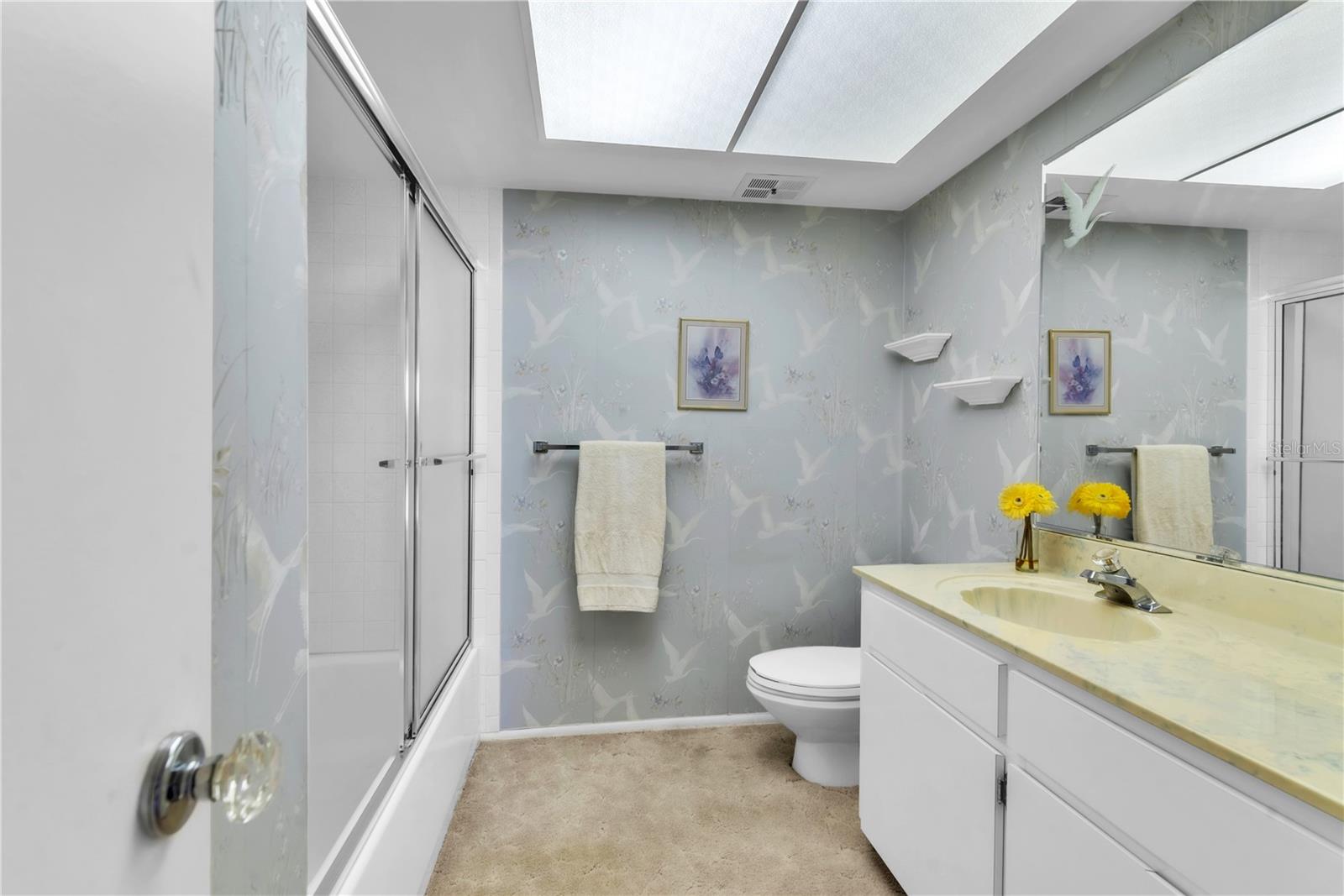 Listing photo id 7 for 2241 Shelly Drive D