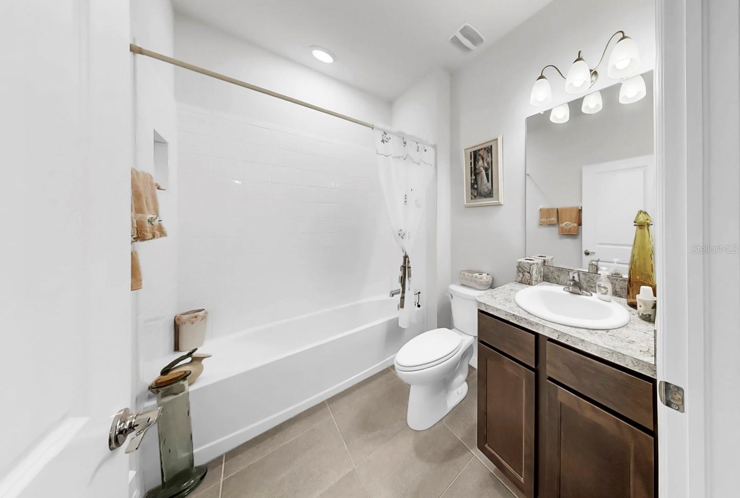 Listing photo id 8 for 13749 Hunting Creek Place