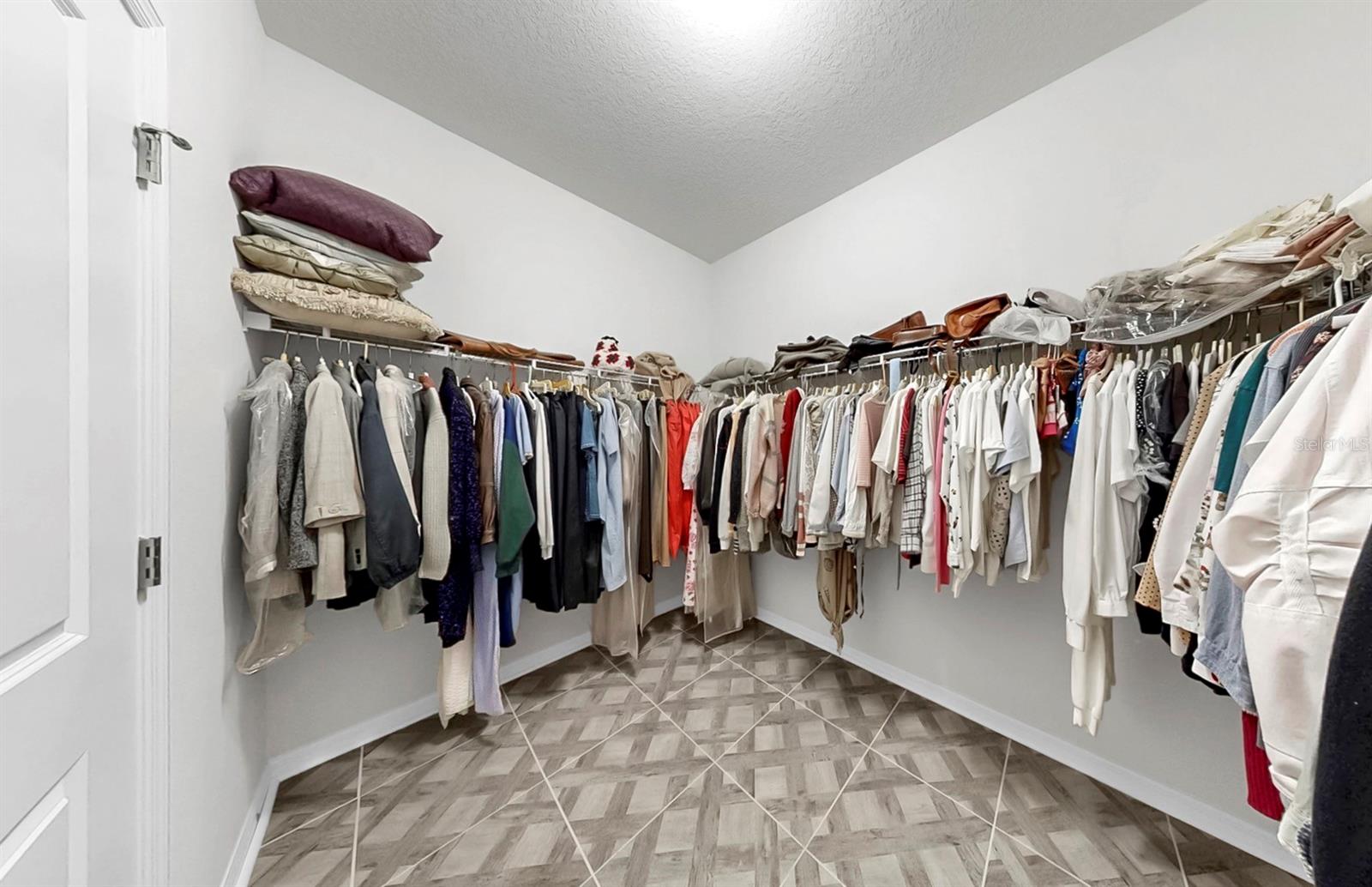 Listing photo id 16 for 13749 Hunting Creek Place