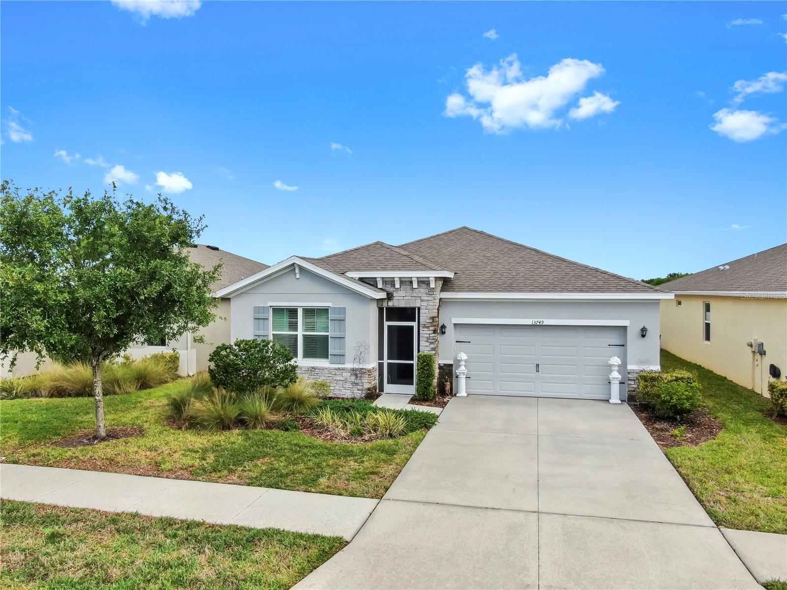 Listing photo id 1 for 13749 Hunting Creek Place