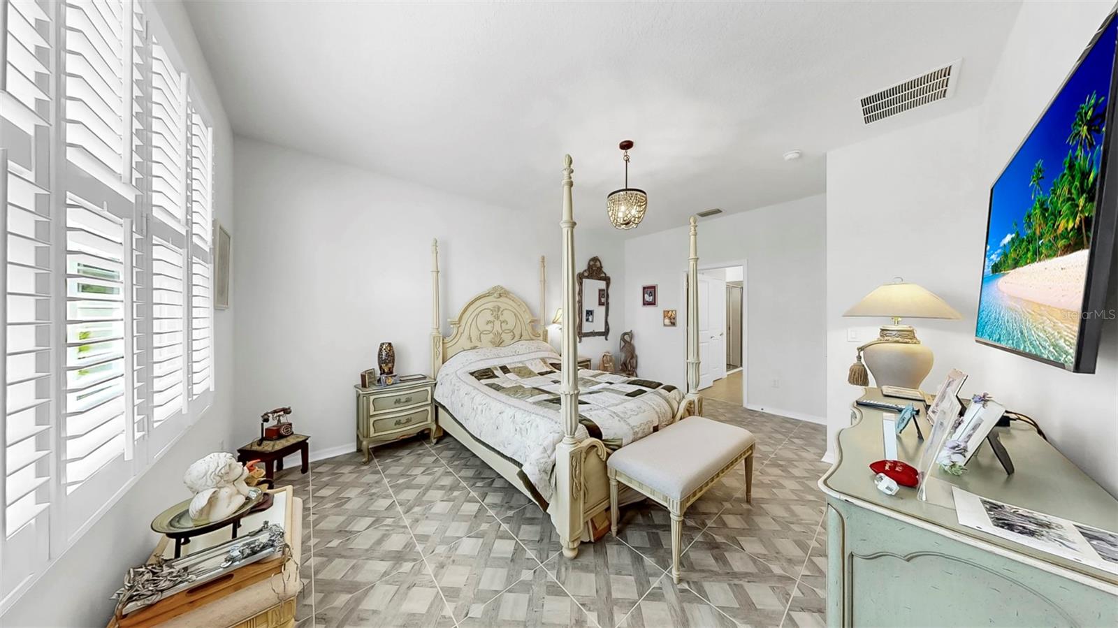 Listing photo id 5 for 13749 Hunting Creek Place