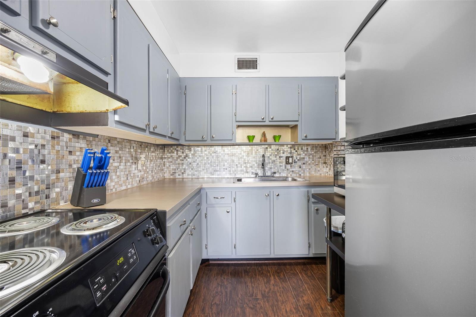 Image 11 of 47 For 1000 79th Avenue N 211