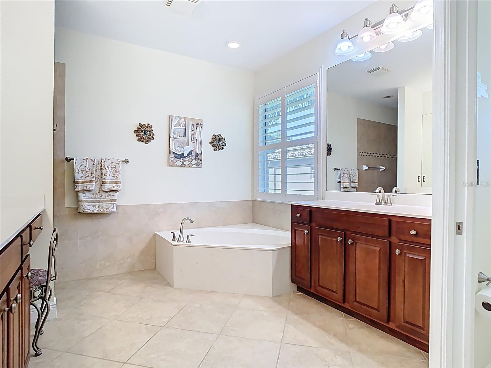 Image 22 of 33 For 7651 Fieldstone Ranch Square