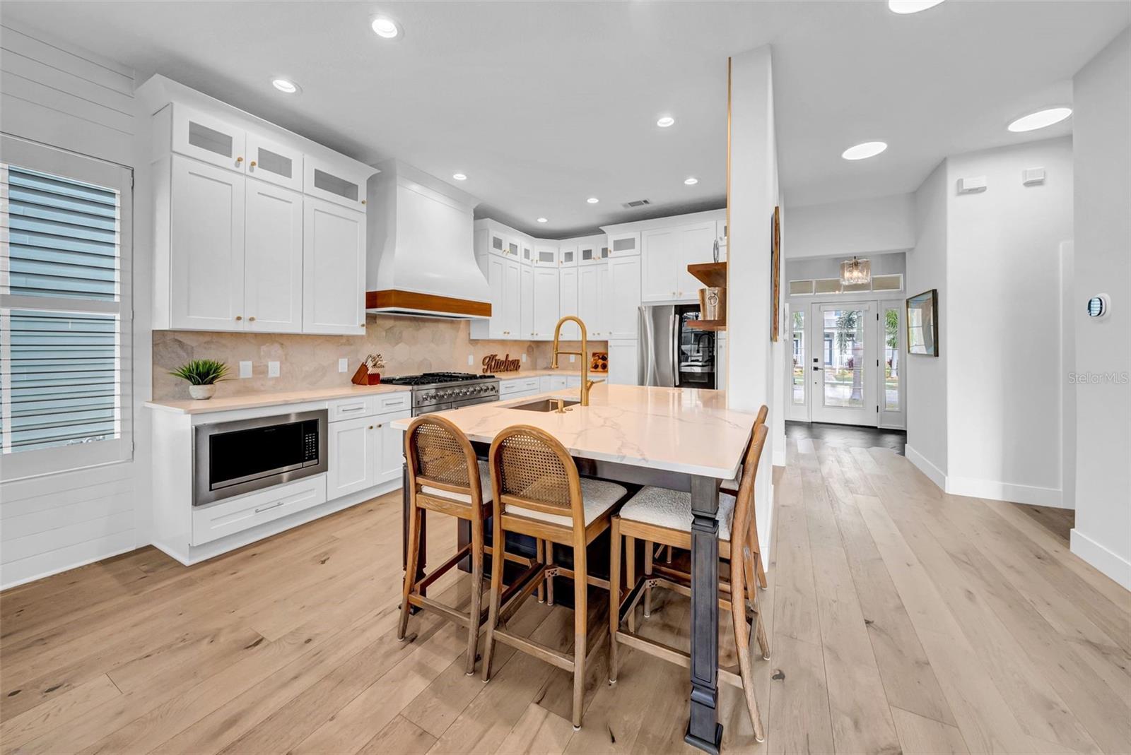 Listing photo id 10 for 422 Islebay Drive