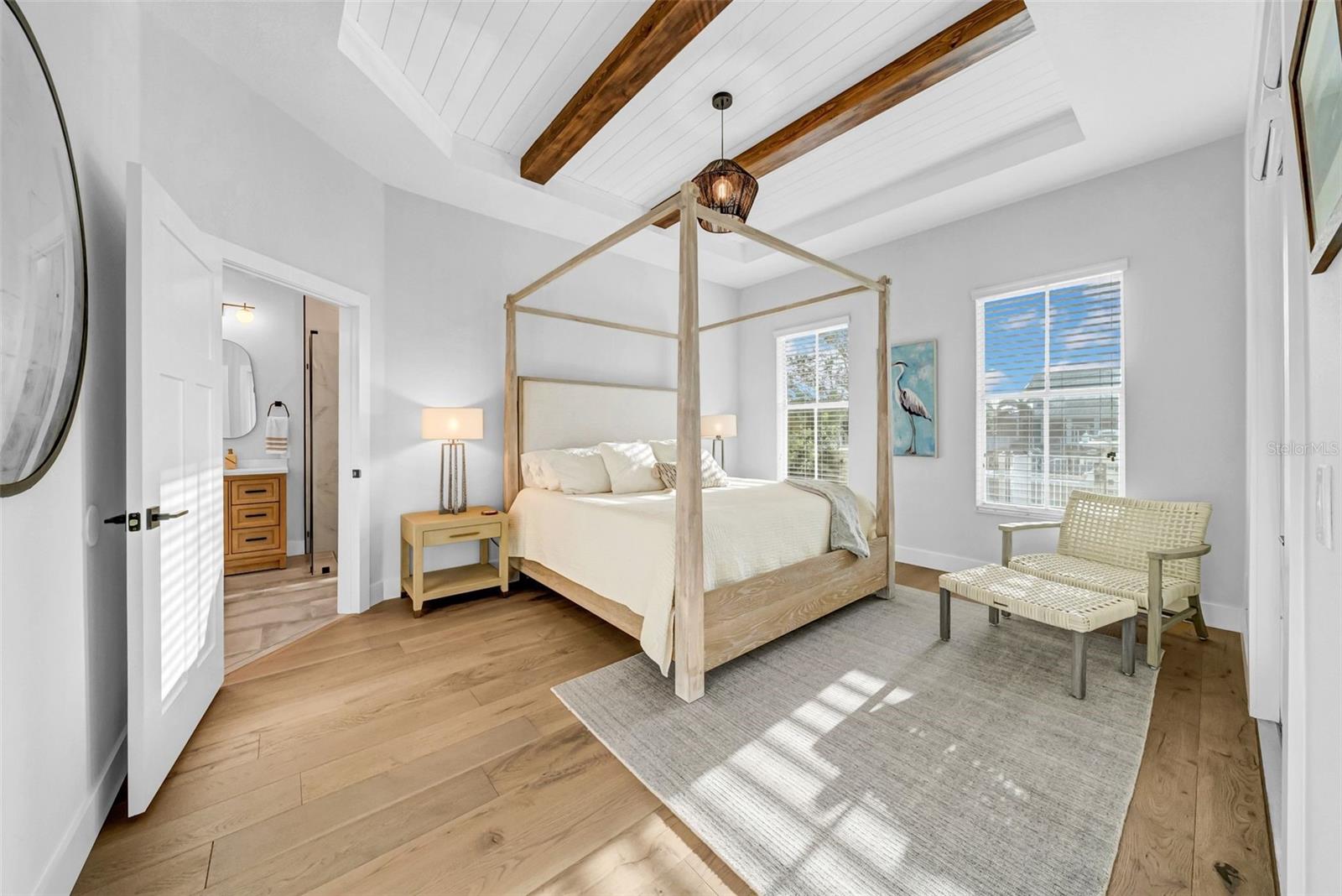 Listing photo id 16 for 422 Islebay Drive
