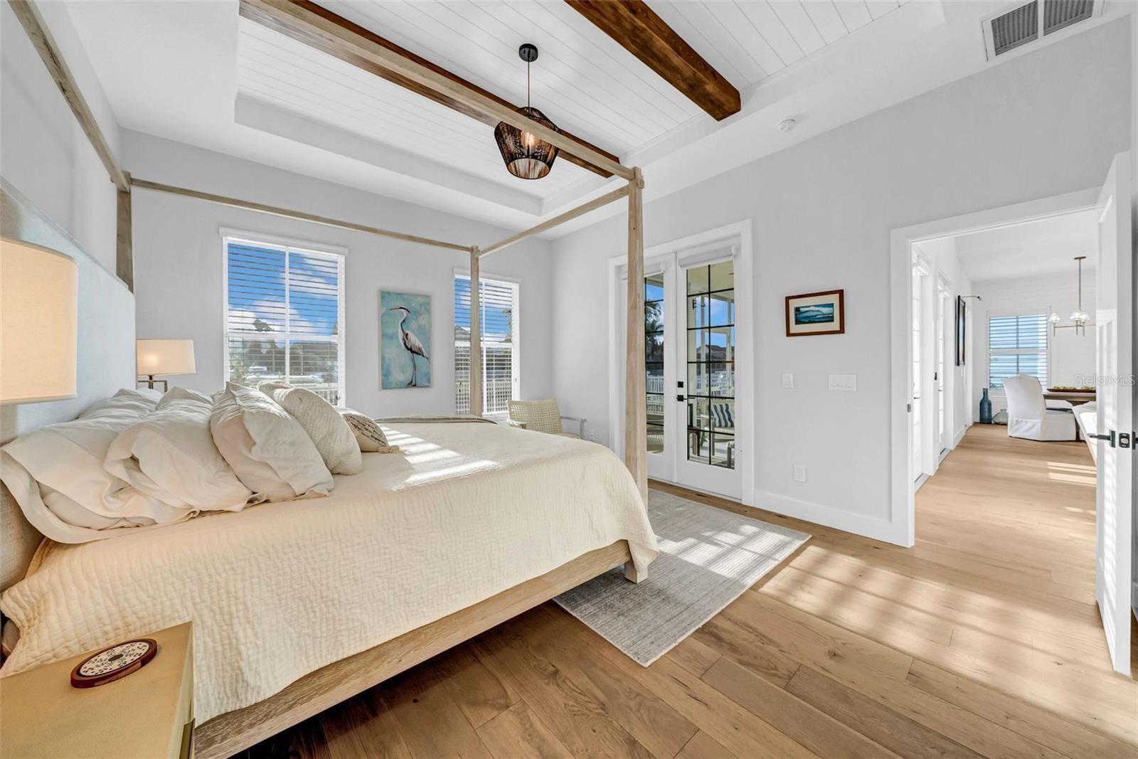 Listing photo id 17 for 422 Islebay Drive