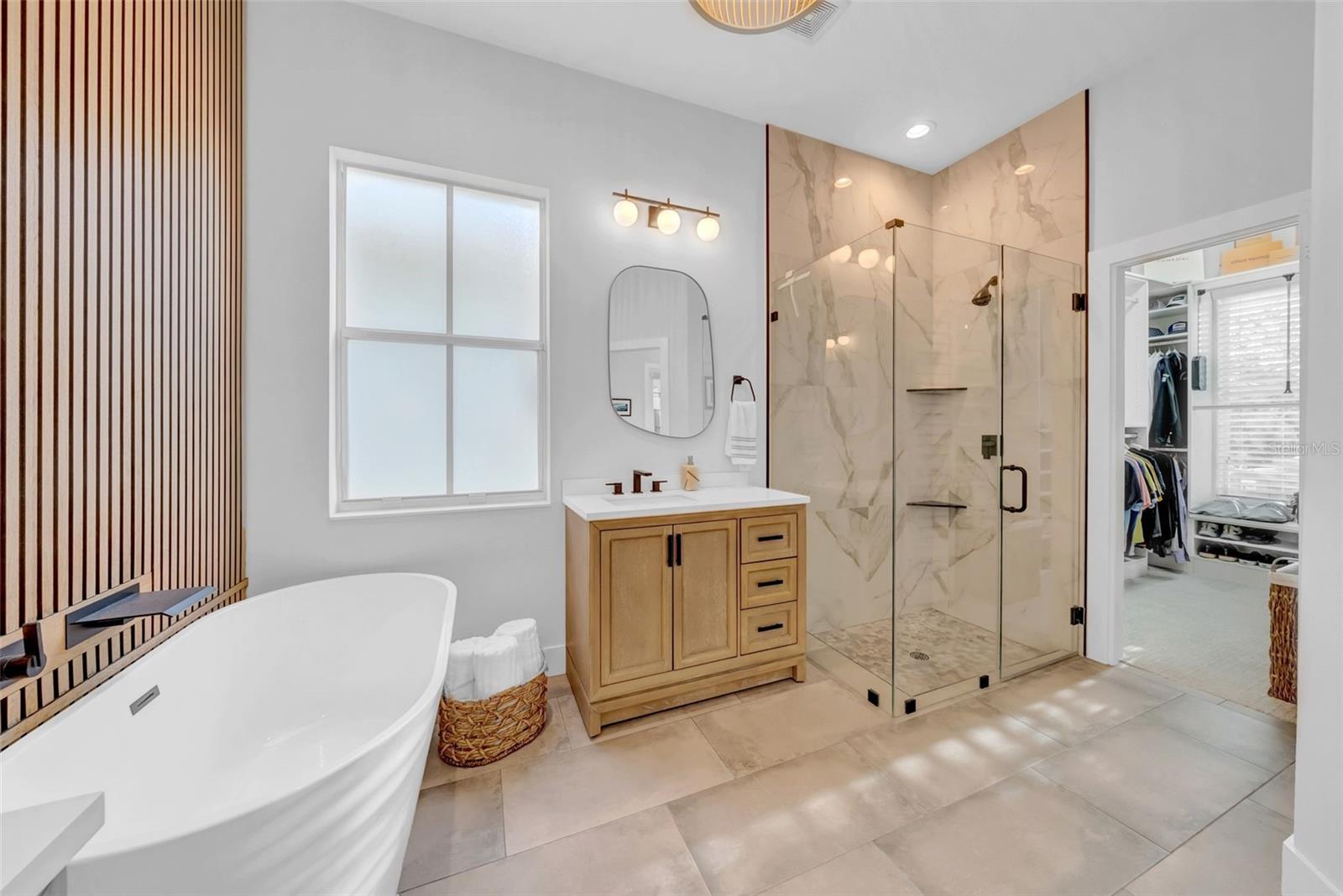 Listing photo id 19 for 422 Islebay Drive