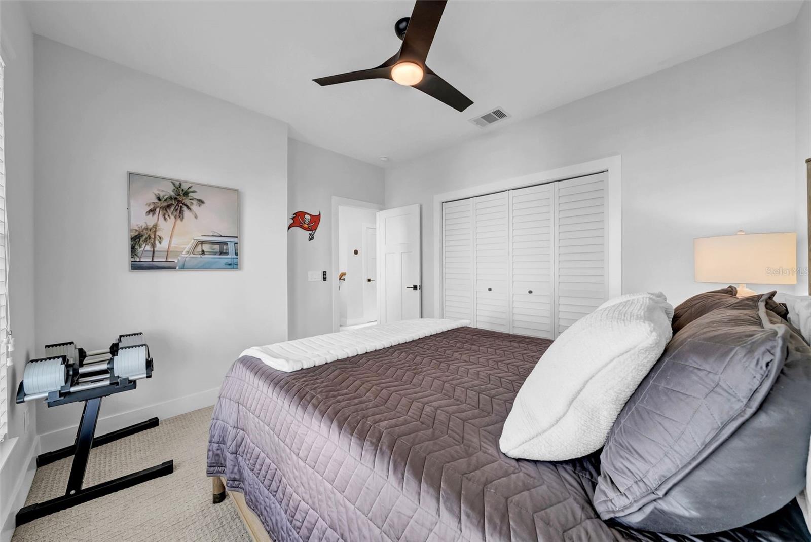 Listing photo id 23 for 422 Islebay Drive