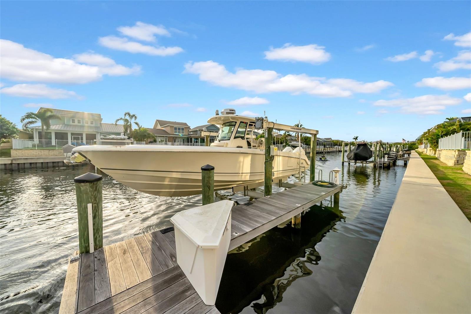 Listing photo id 32 for 422 Islebay Drive
