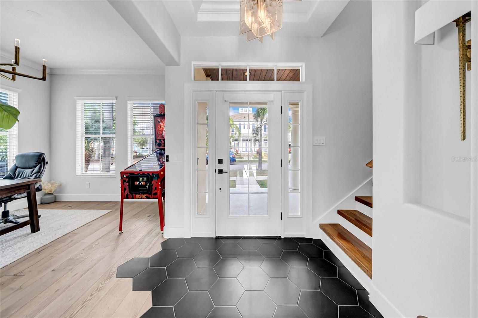 Listing photo id 5 for 422 Islebay Drive