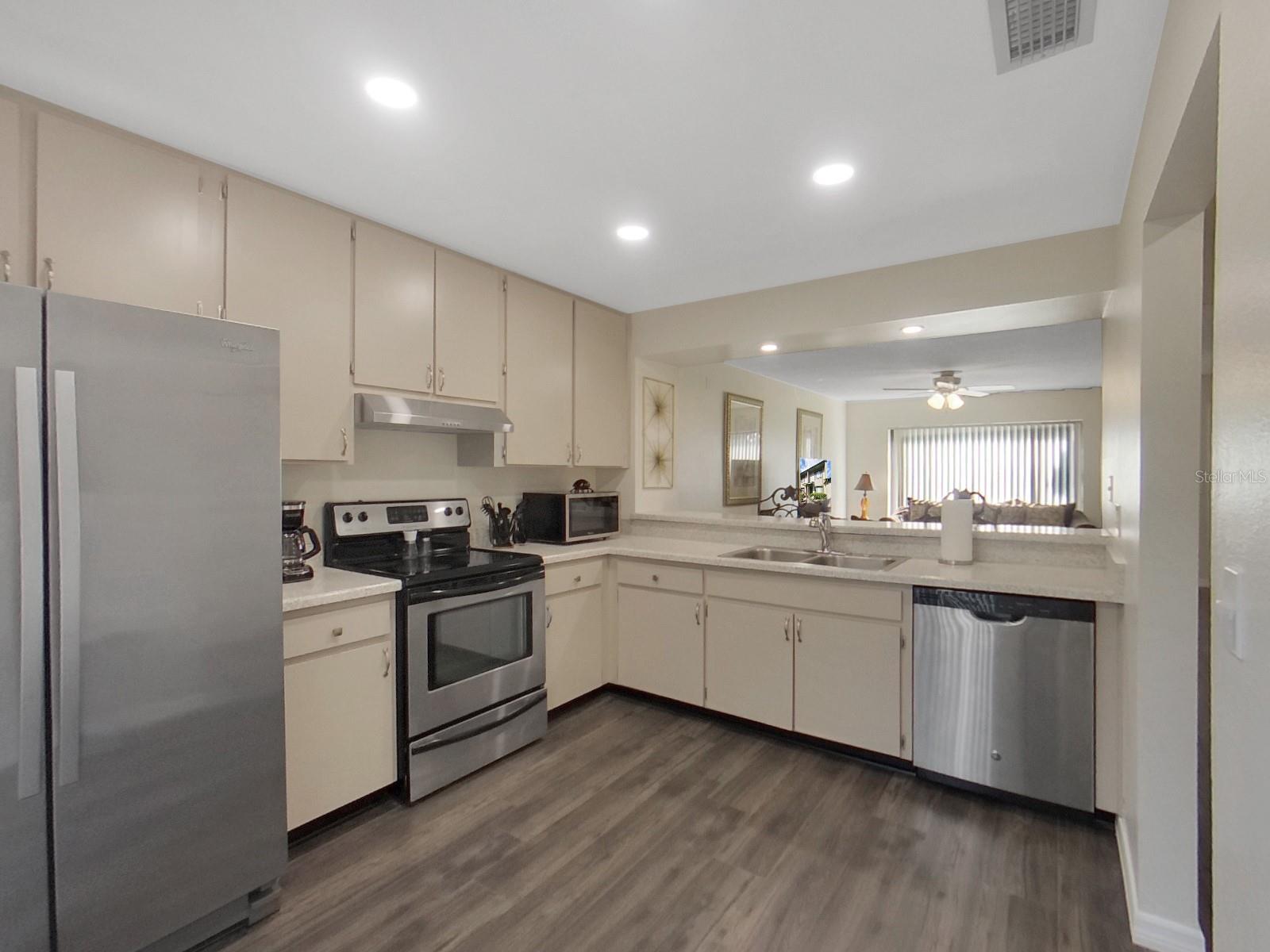 Image 3 of 28 For 7805 Amberlea Court