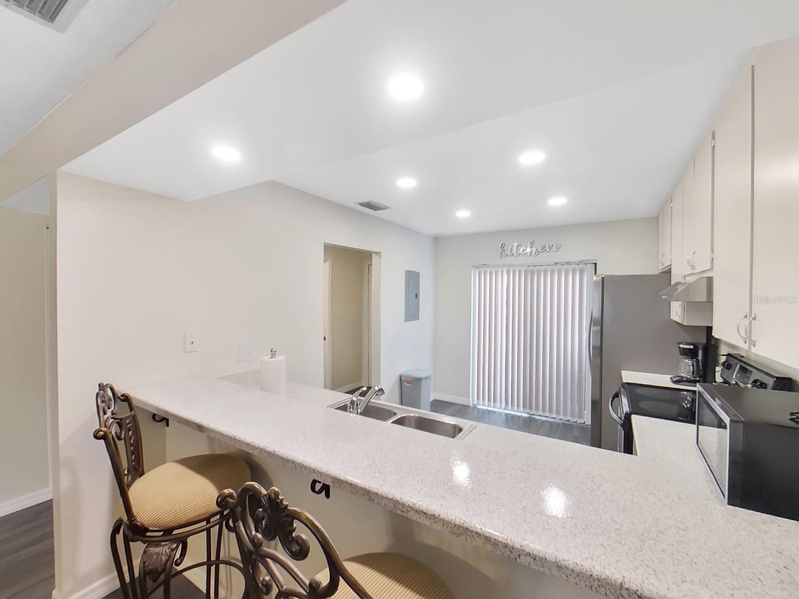 Image 6 of 28 For 7805 Amberlea Court