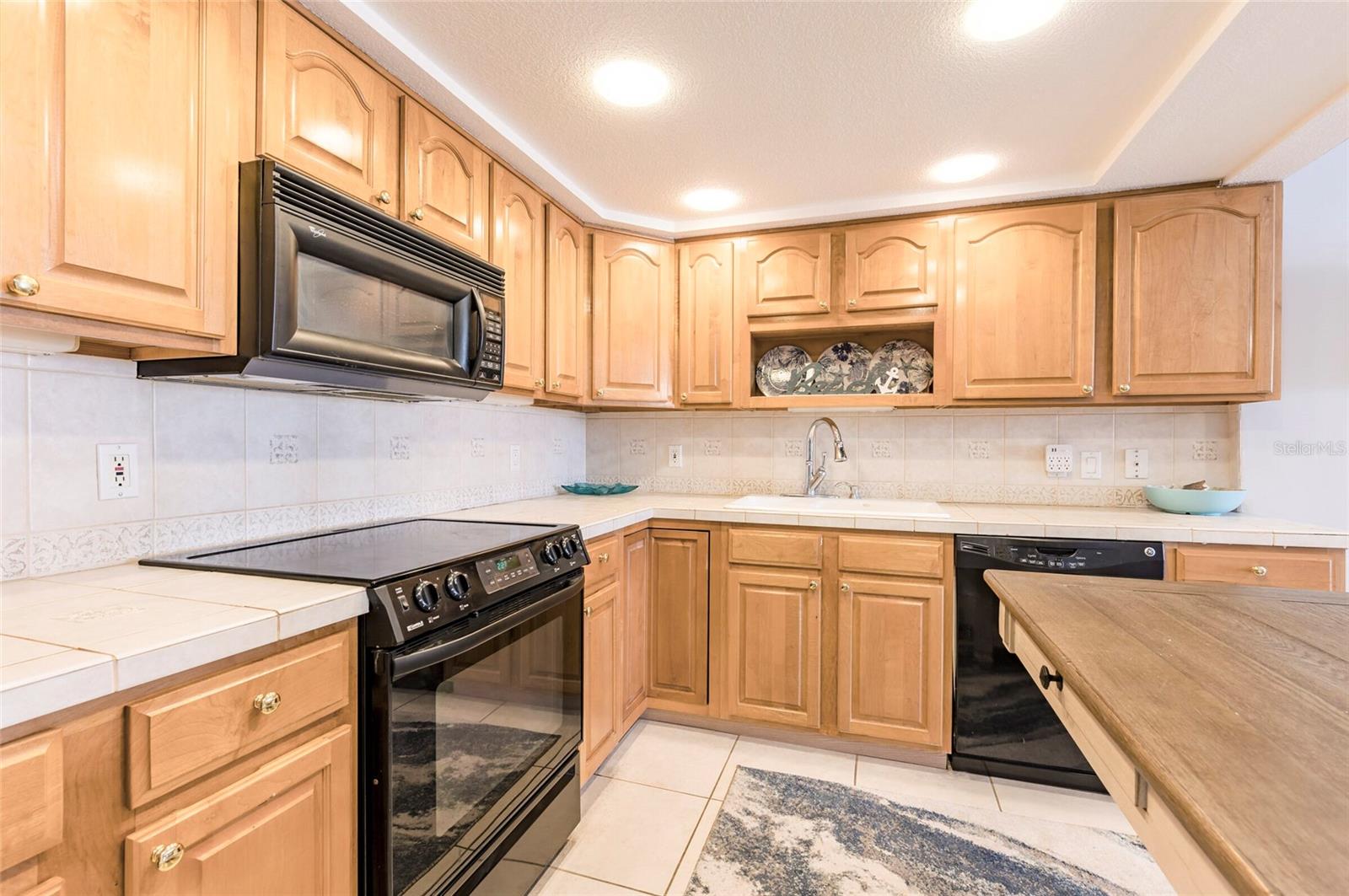 Image 10 of 40 For 1460 Gulf Boulevard 108