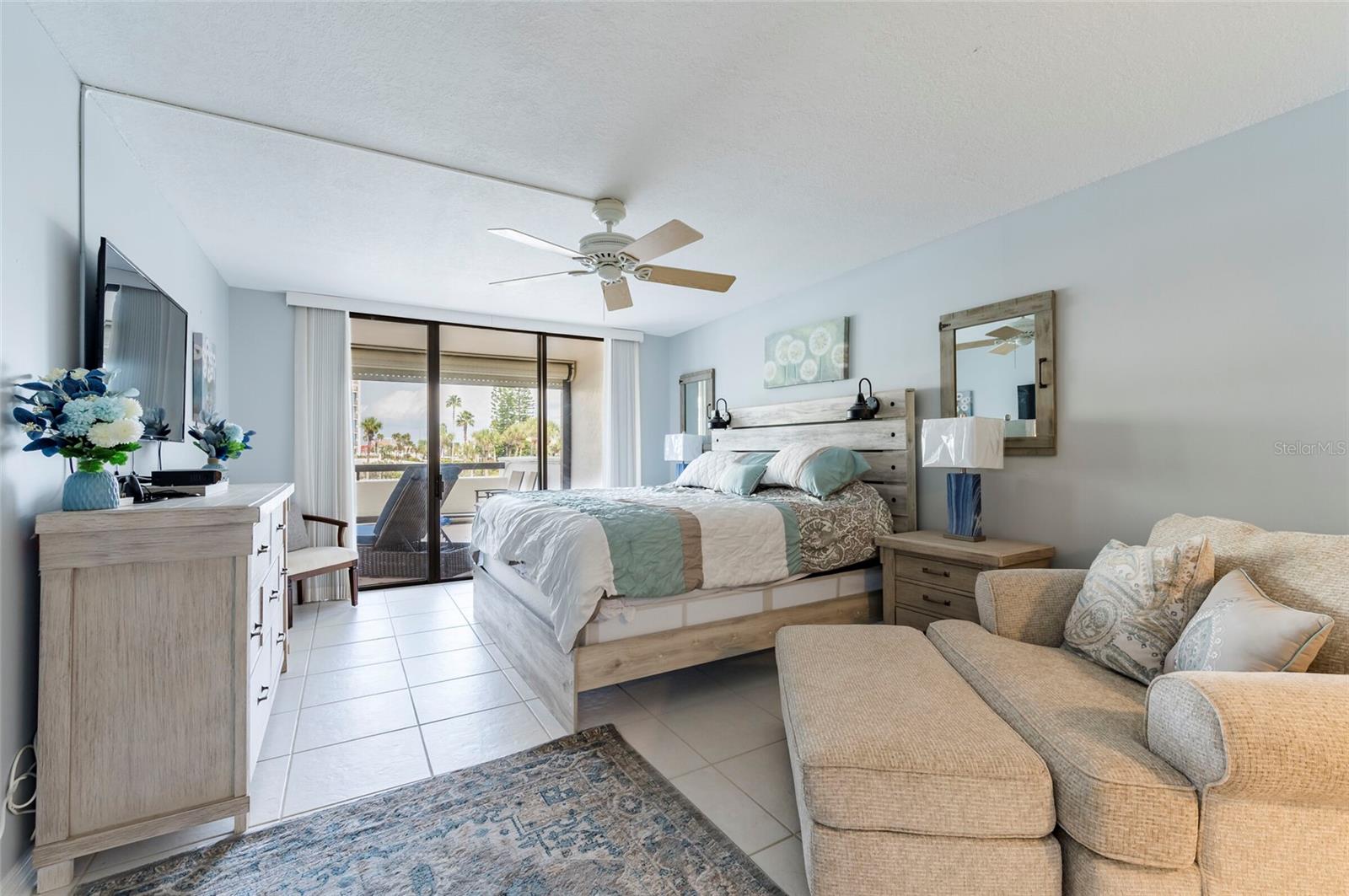 Image 18 of 40 For 1460 Gulf Boulevard 108