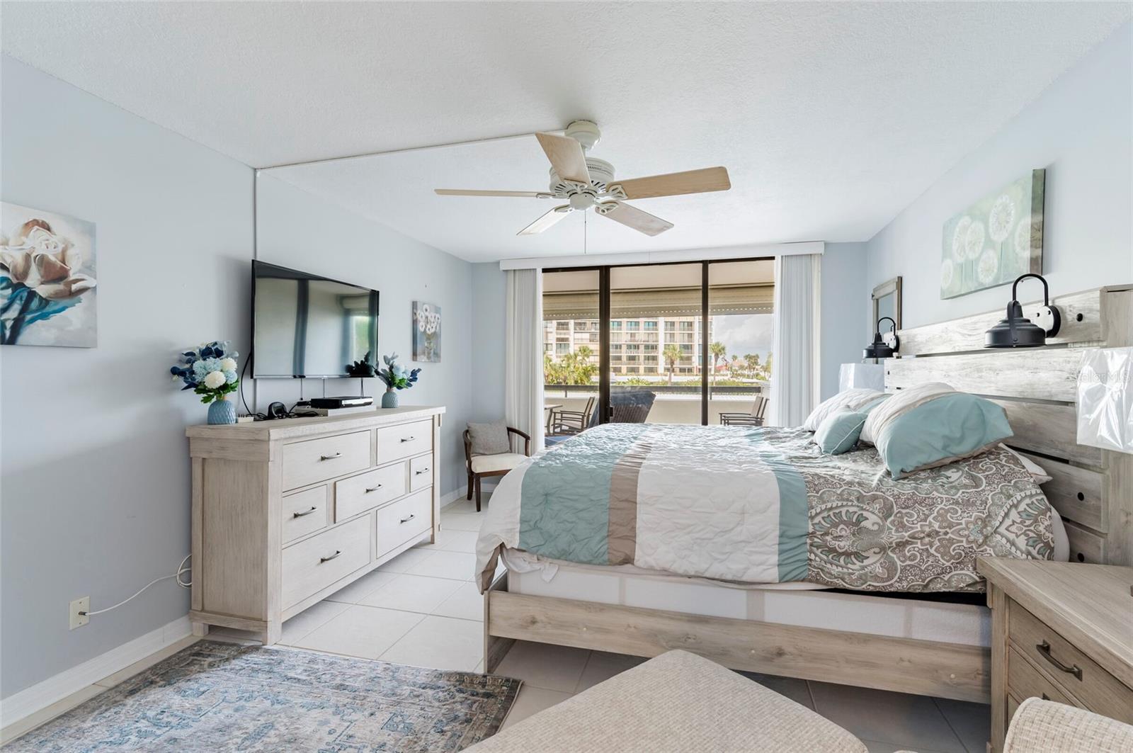 Image 19 of 40 For 1460 Gulf Boulevard 108