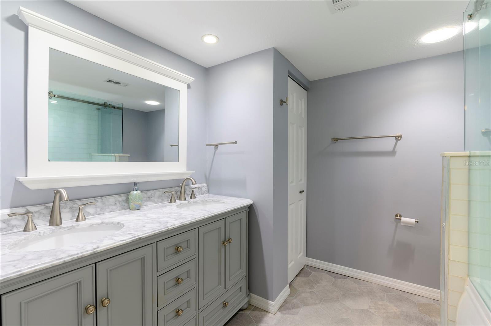Image 21 of 40 For 1460 Gulf Boulevard 108