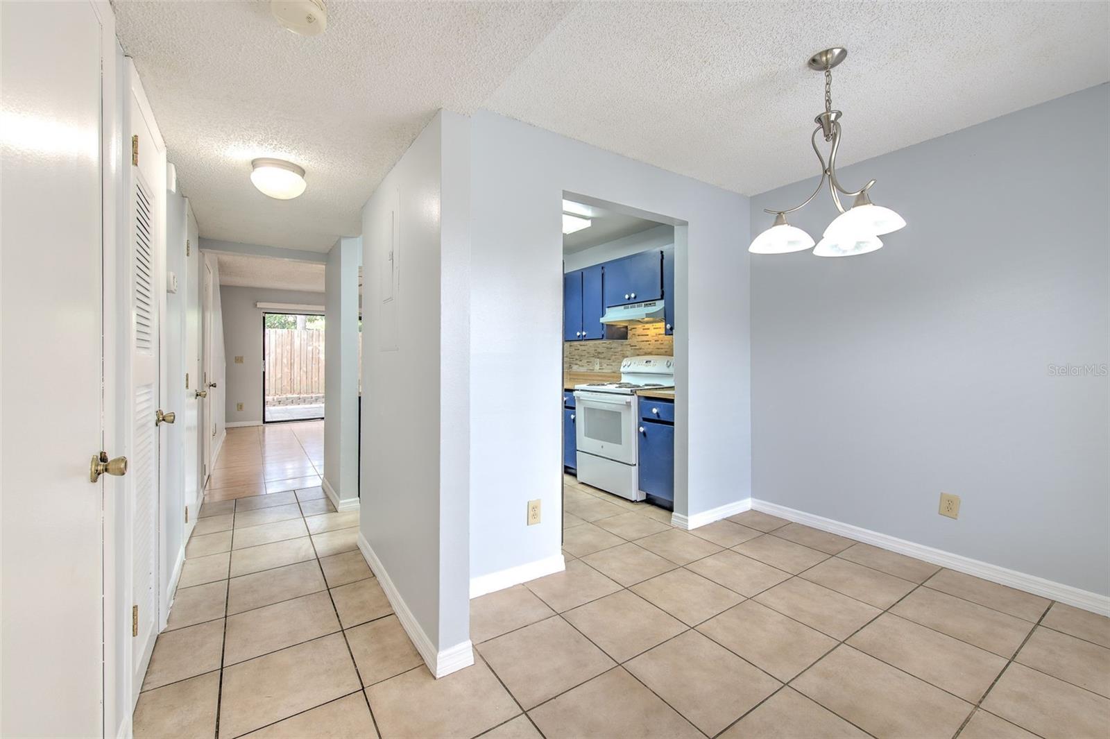 Image 5 of 43 For 1424 Highland Ridge Circle
