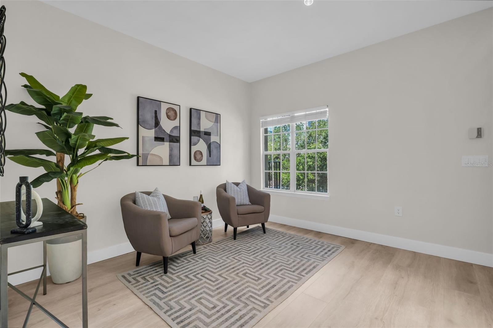 Image 12 of 72 For 100 4th Avenue S 132