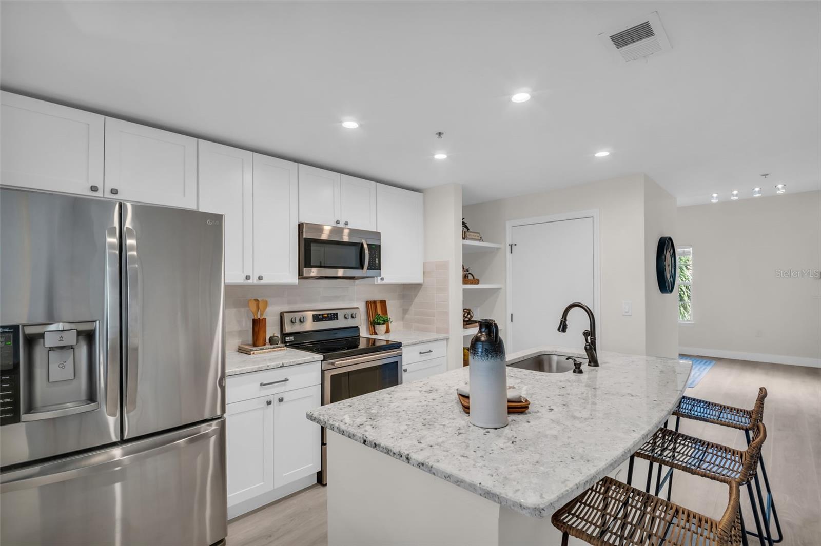 Image 3 of 72 For 100 4th Avenue S 132