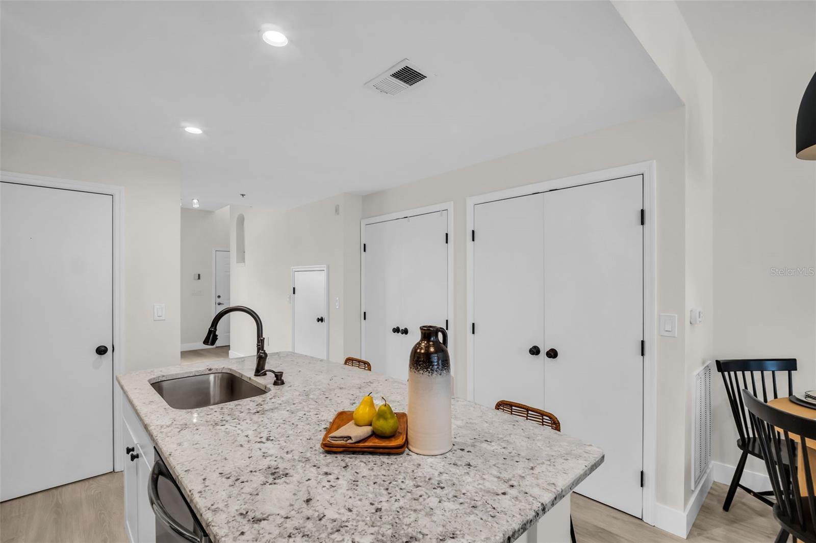 Image 4 of 72 For 100 4th Avenue S 132