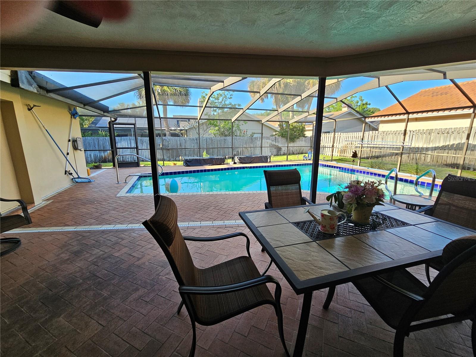 Listing photo id 26 for 2704 Montague Court E