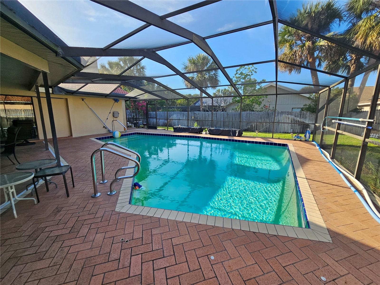 Listing photo id 27 for 2704 Montague Court E