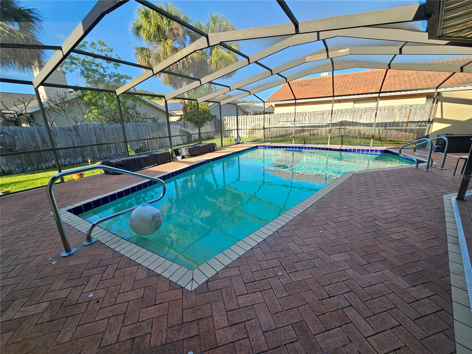 Listing photo id 29 for 2704 Montague Court E