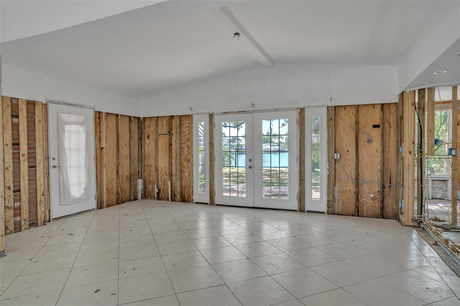 Image 16 of 29 For 4790 Shore Acres Boulevard Ne