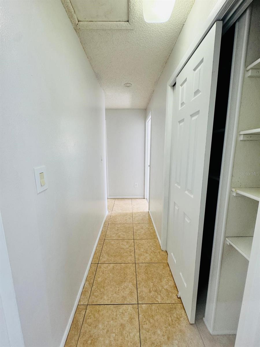 Listing photo id 10 for 2140 Devon Drive