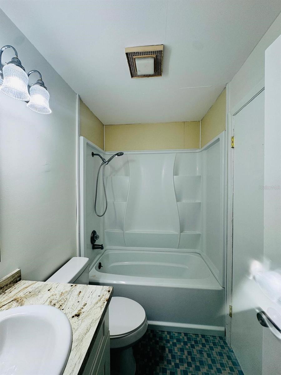 Listing photo id 11 for 2140 Devon Drive