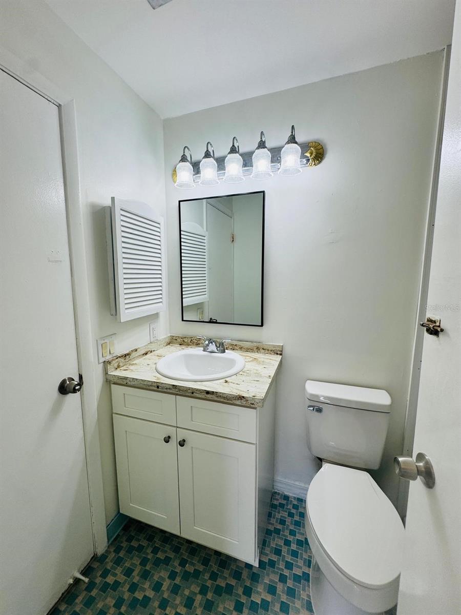 Listing photo id 12 for 2140 Devon Drive