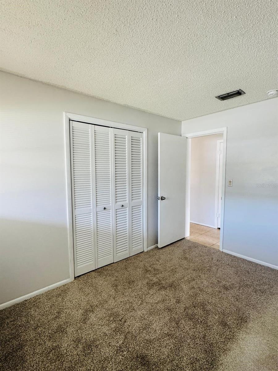Listing photo id 17 for 2140 Devon Drive
