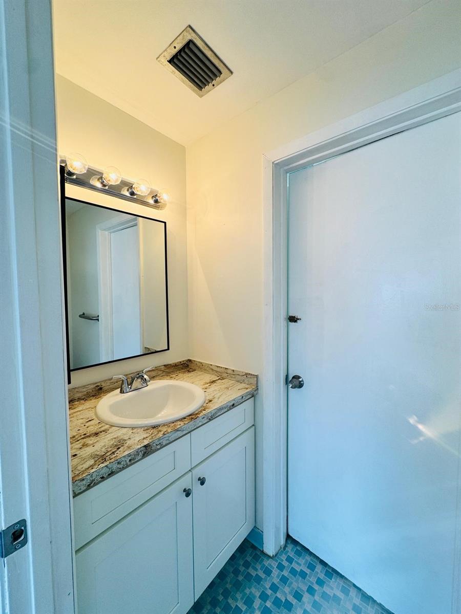 Listing photo id 20 for 2140 Devon Drive